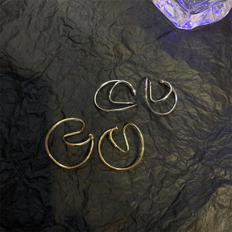 Metalne clip-on naušnice za žene — Geometrijski dizajn, Cold Wind stil (Materijal: Metal; Stil: Žene, Cold Wind; Oblik: Geometrija; Obrada: Elektroplatina)