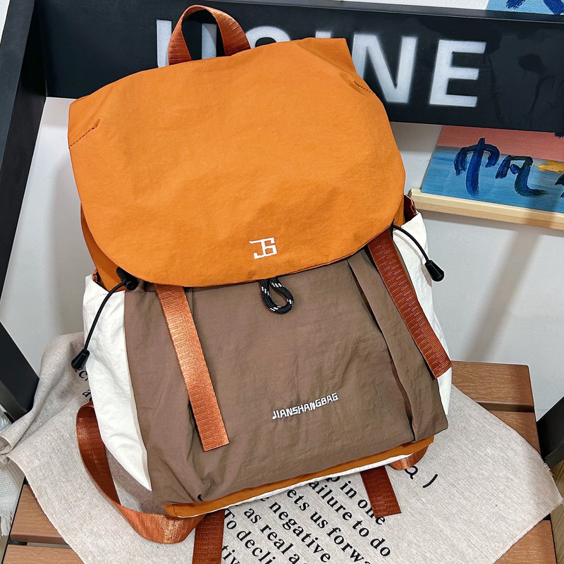 Lagani putni ruksak s šniranjem zatvaranjem i poklopcem, unisex, najlon, otporan na habanje, casual planinarski ruksak s zakrivljenim naramenicama