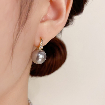 Kõrvarõngad mikro-pavé zirkoniumiga ja pärlkaablitega, geomeetriline kujundus, vaskmaterjal, naistele, sügis 2024