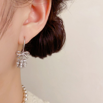 Дамски медни обици с панделка във форма на лък, перлени топчета и ресни, прост стил за жени