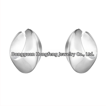 Naiste retro rõngakujuline kõrva klipp, geomeetriline ringikujuline disain, messing + valge teras, elektroplatineerimine