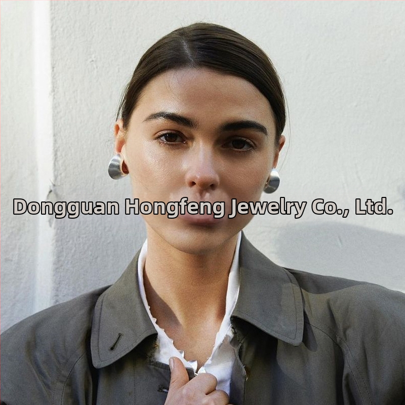 Naiste retro rõngakujuline kõrva klipp, geomeetriline ringikujuline disain, messing + valge teras, elektroplatineerimine