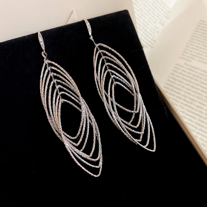 Geomeetrilised metallist kõrvarõngad tühja risti detailiga, naistele, talvise 2025 väljaanne, moodne linnalähedane stiil