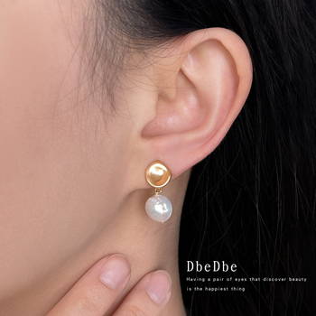 Clipuri Baroc din cupru cu perlă de apă dulce, lucrate manual, design geometric, stil Mosquito coil, placare cu aur mat