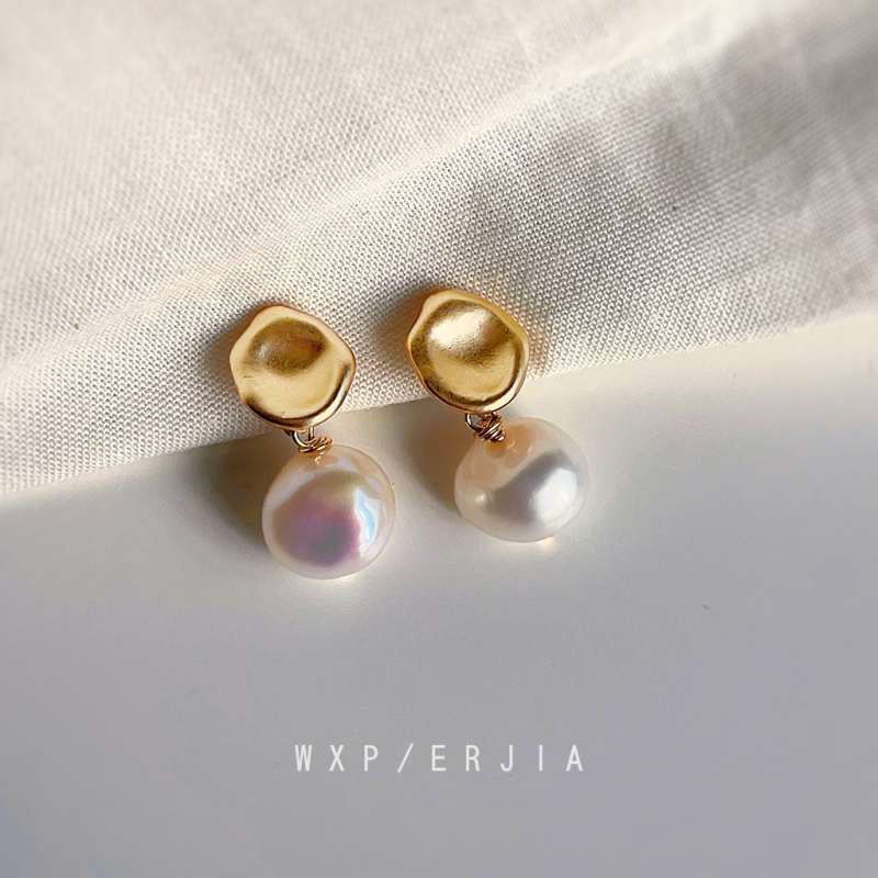 Clipuri Baroc din cupru cu perlă de apă dulce, lucrate manual, design geometric, stil Mosquito coil, placare cu aur mat