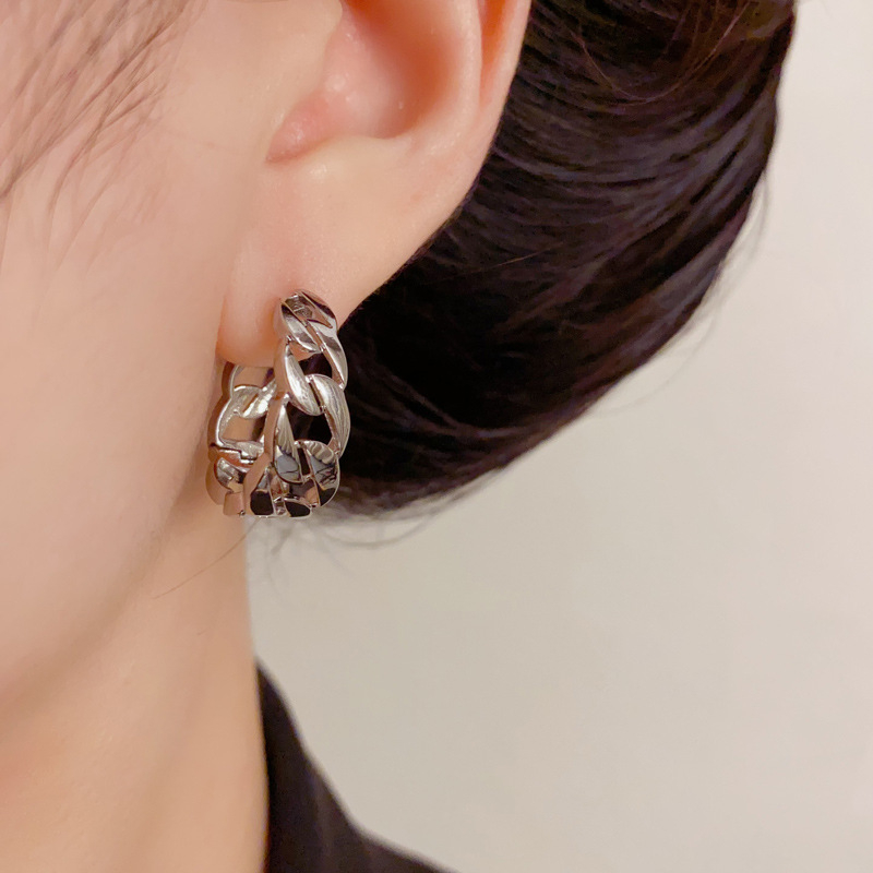 Γυναικεία σκουλαρίκια από χαλκό με γεωμετρικό κομμένο σχέδιο и επίχρυση επικάλυψη, μινιμαλιστικό στυλ