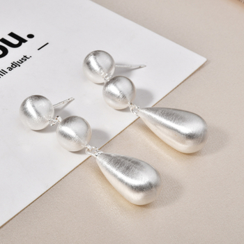 Обици: Ретро метални капковидни обици с матово завършване и дизайн от топчета, европейски стил за жени