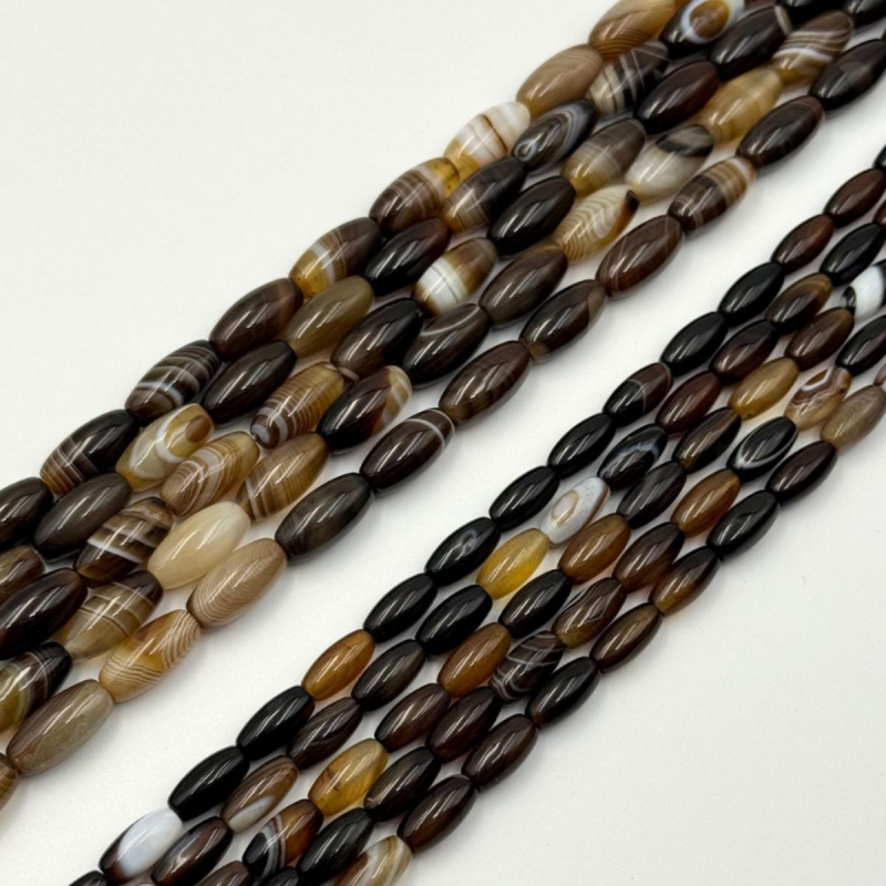 Αξεσουάρ: σε στυλ μπαρόκ, στρογγυλές χάντρες από αχάτη με σχέδιο τυλιγμένου μεταξιού, γυαλιστερή επιφάνεια