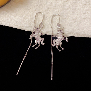 Pegazus Zodiákus fülbevalók, réz, egyszerű stílus, tél 2025 kiadás