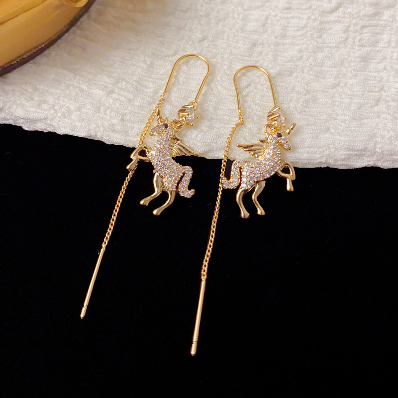 Pegazus Zodiákus fülbevalók, réz, egyszerű stílus, tél 2025 kiadás