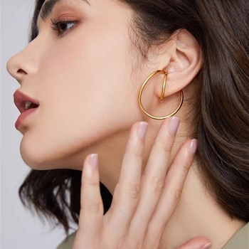 Clipuri geometrice pentru urechi, fără piercing – fabricate manual, aliaj cu strat de argint sau aur, stil influencer, primăvara 2025