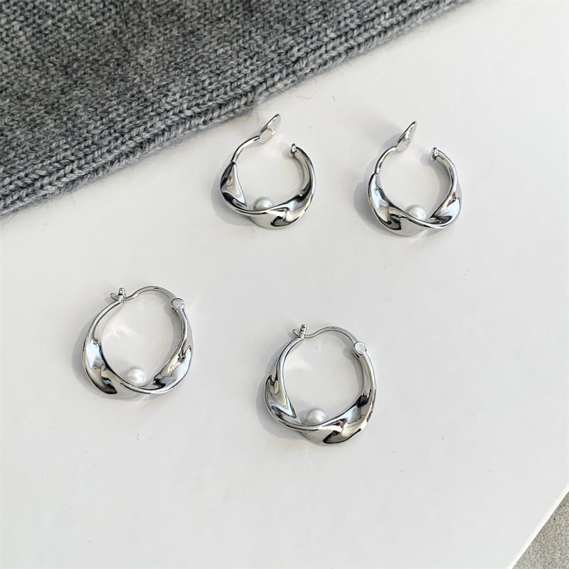 Női fülklipszek Möbius geometriájú gyöngyökkel, réz anyagból, elektroplakálás, női stílus, tavasz 2025