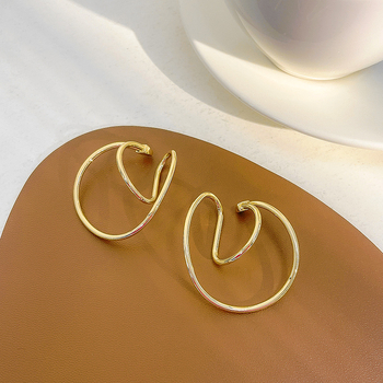 Butterfly Női fülklipsz — Geometrikus vonalak, U alakú rögzítő, vegyes anyag, elektroplattázás, középkori retro stílus