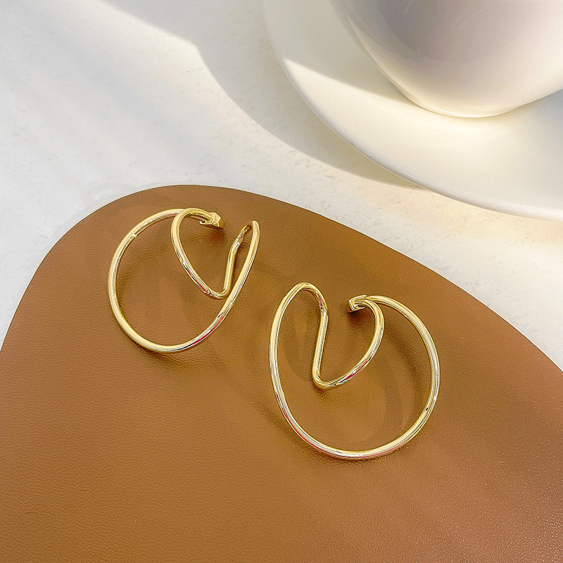 Butterfly Női fülklipsz — Geometrikus vonalak, U alakú rögzítő, vegyes anyag, elektroplattázás, középkori retro stílus