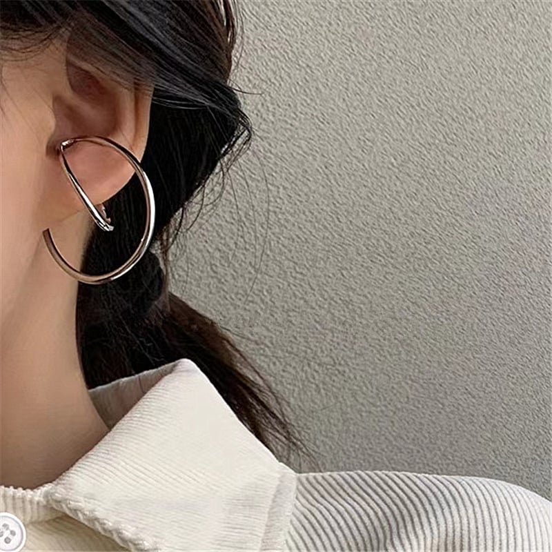 Butterfly Női fülklipsz — Geometrikus vonalak, U alakú rögzítő, vegyes anyag, elektroplattázás, középkori retro stílus