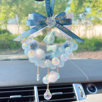 Autó belső dekorációhoz készült rajzfilmszerű szarvas függő dísz, műkristályból