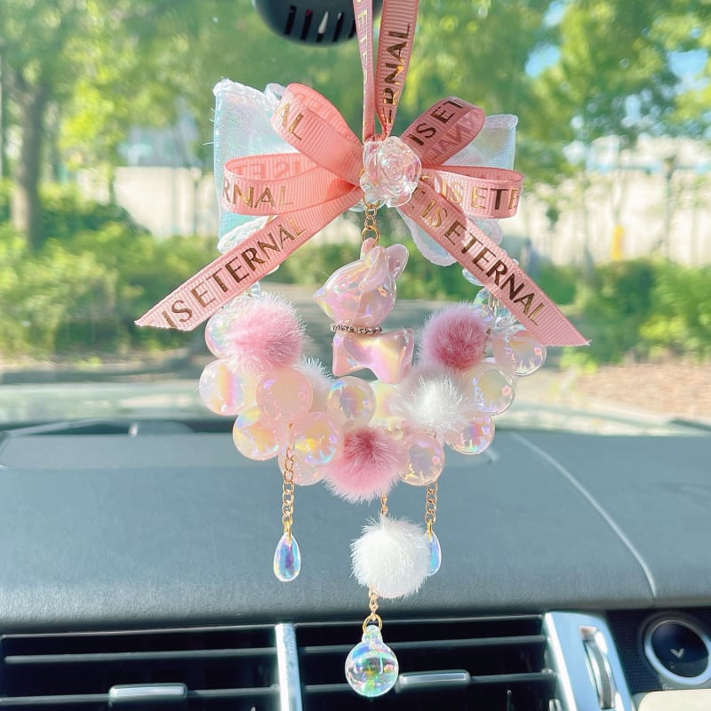 Autó belső dekorációhoz készült rajzfilmszerű szarvas függő dísz, műkristályból