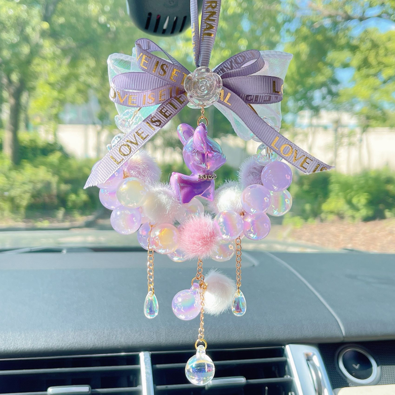 Autó belső dekorációhoz készült rajzfilmszerű szarvas függő dísz, műkristályból