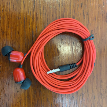 Vezetékes in-ear fejhallgató 3,5 mm-es egyenes csatlakozóval számítógépes hangmonitorozáshoz