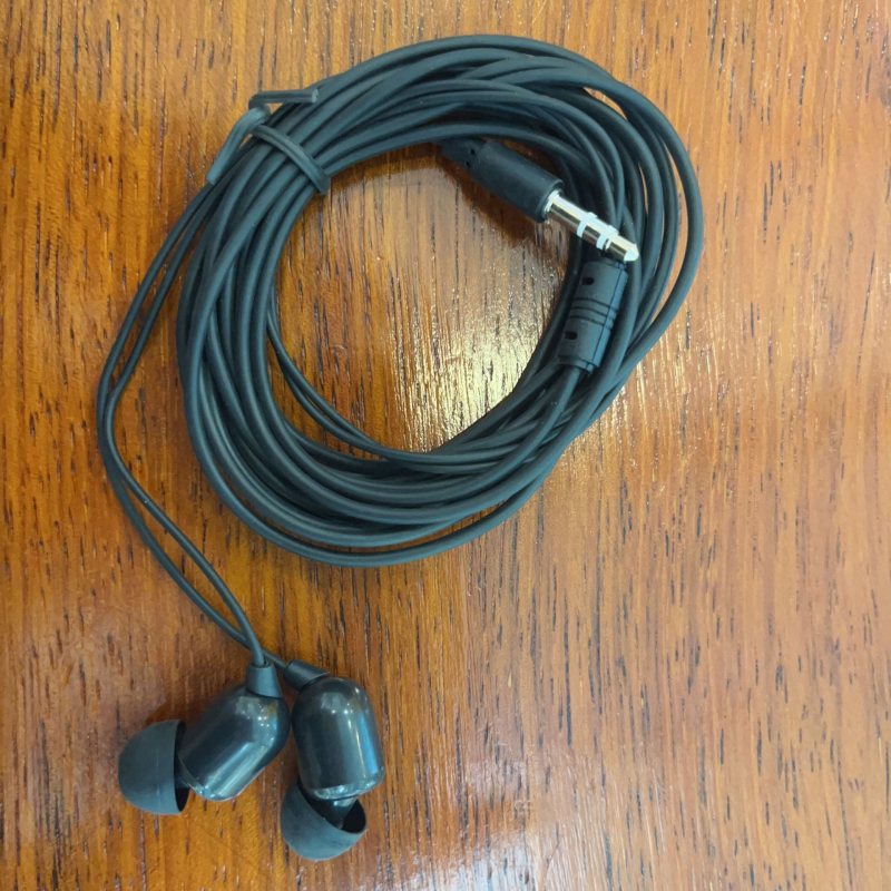 Vezetékes in-ear fejhallgató 3,5 mm-es egyenes csatlakozóval számítógépes hangmonitorozáshoz