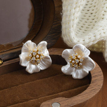 Mesterséges gyöngyökkel Camellia fülbevalók, virág alakú, fülcsipesz szúnyogok ellen, elektroplatált, nőknek