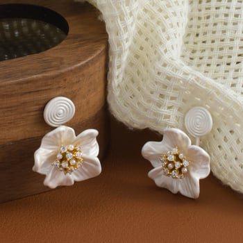 Mesterséges gyöngyökkel Camellia fülbevalók, virág alakú, fülcsipesz szúnyogok ellen, elektroplatált, nőknek