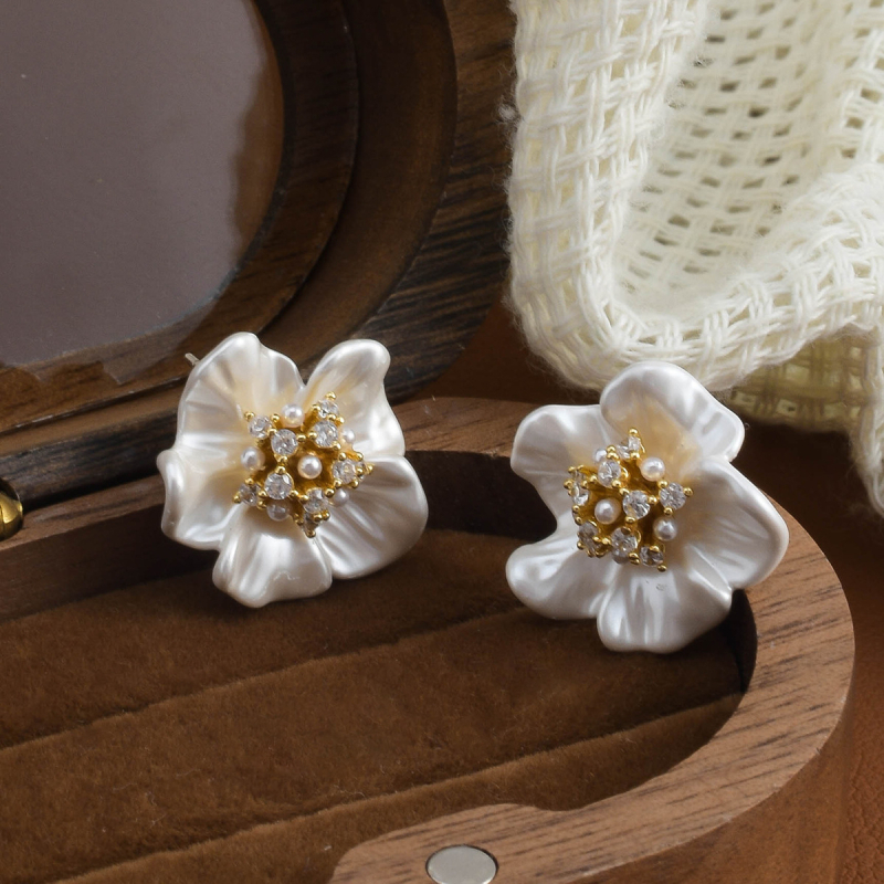 Mesterséges gyöngyökkel Camellia fülbevalók, virág alakú, fülcsipesz szúnyogok ellen, elektroplatált, nőknek