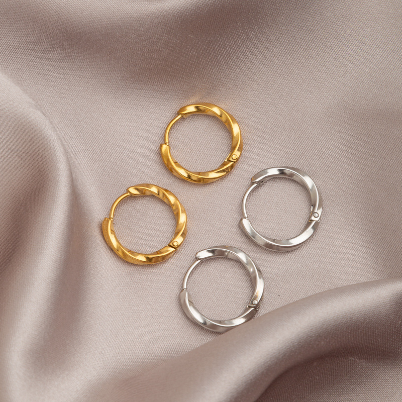 Mobius Twist fülbevaló titánacélból – minimalist Geometriai dizájn, elektroplakált felület nőknek