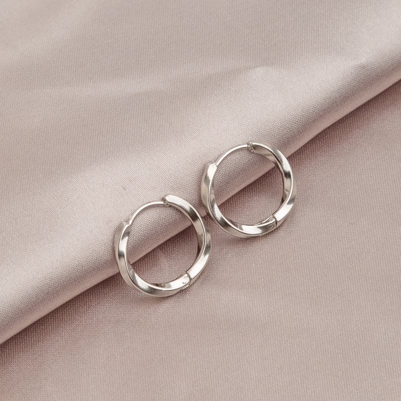 Mobius Twist fülbevaló titánacélból – minimalist Geometriai dizájn, elektroplakált felület nőknek