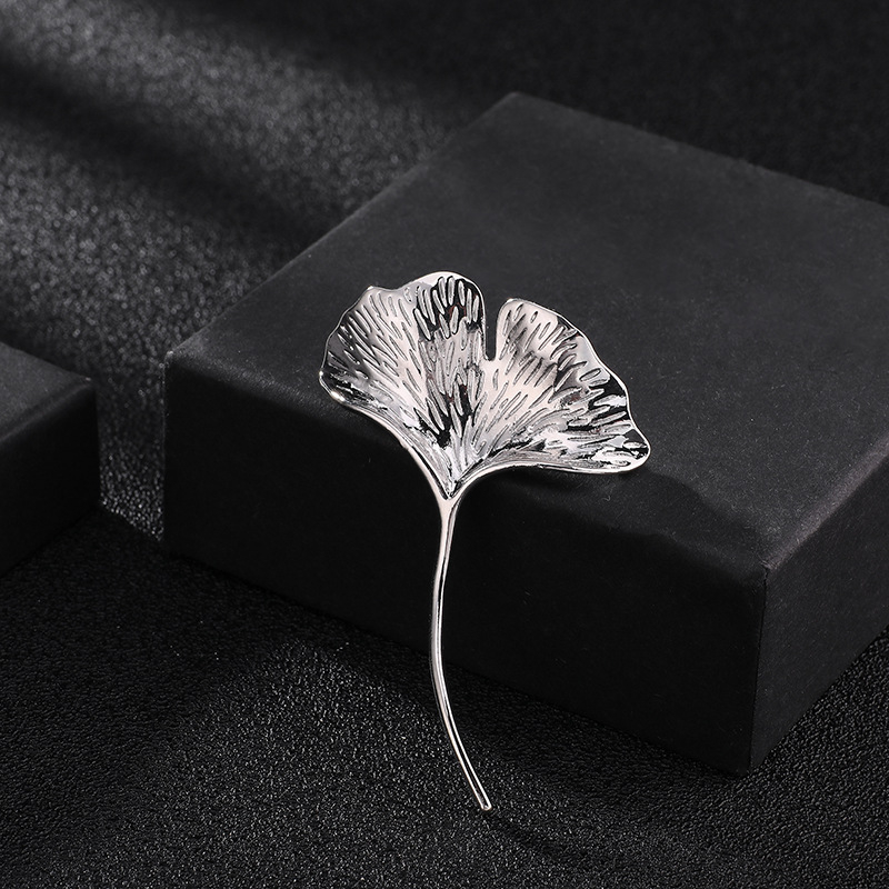 Broš s listom ginkgo — unisex, geometrijski dizajn, legura, dijamantni završetak, dekorativni dodatak