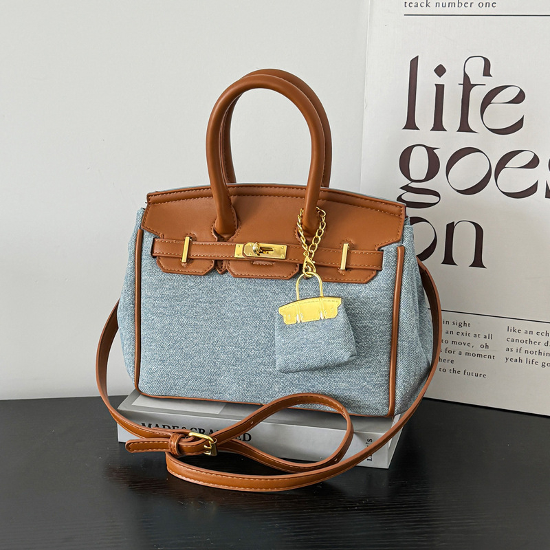 Ženska PU torba, platinskog stila, crossbody s zatvaračem i džepom na zip