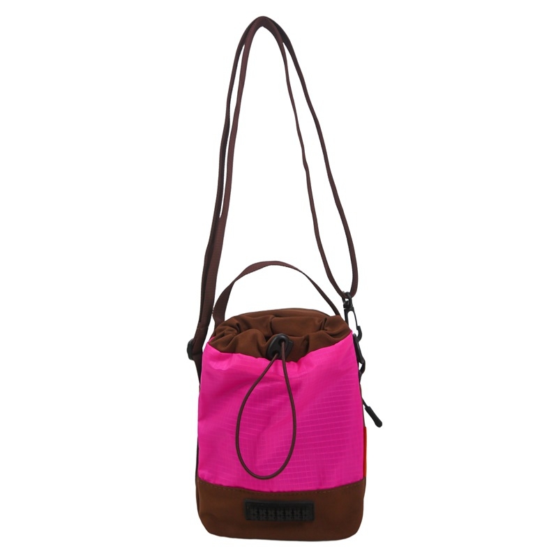 Geantă crossbody din nylon, formă verticală pătrată, închidere cu șnur, vară 2025