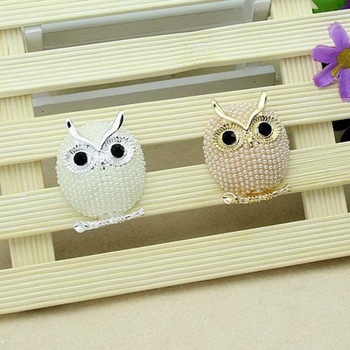 Broșă Bufniță cu perlă – aliaj, placare electrolitică, unisex, cadou, stil retro literar-artistic