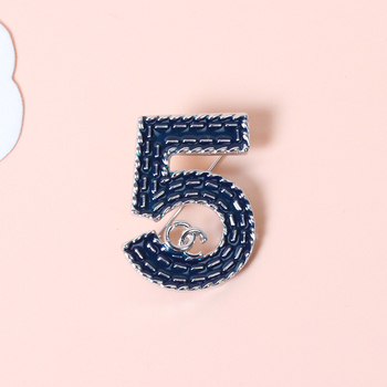 Broska – vintage stílus, uniszex, modell: mellkas virága, olajcseppes felület, ötvözet anyag, 2024 tavaszi megjelenés