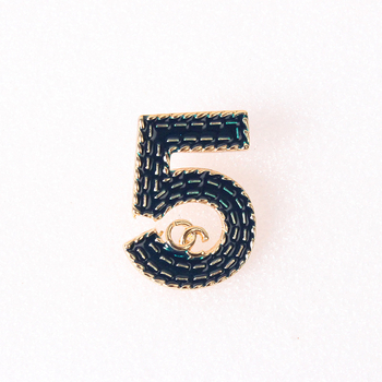 Broska – vintage stílus, uniszex, modell: mellkas virága, olajcseppes felület, ötvözet anyag, 2024 tavaszi megjelenés