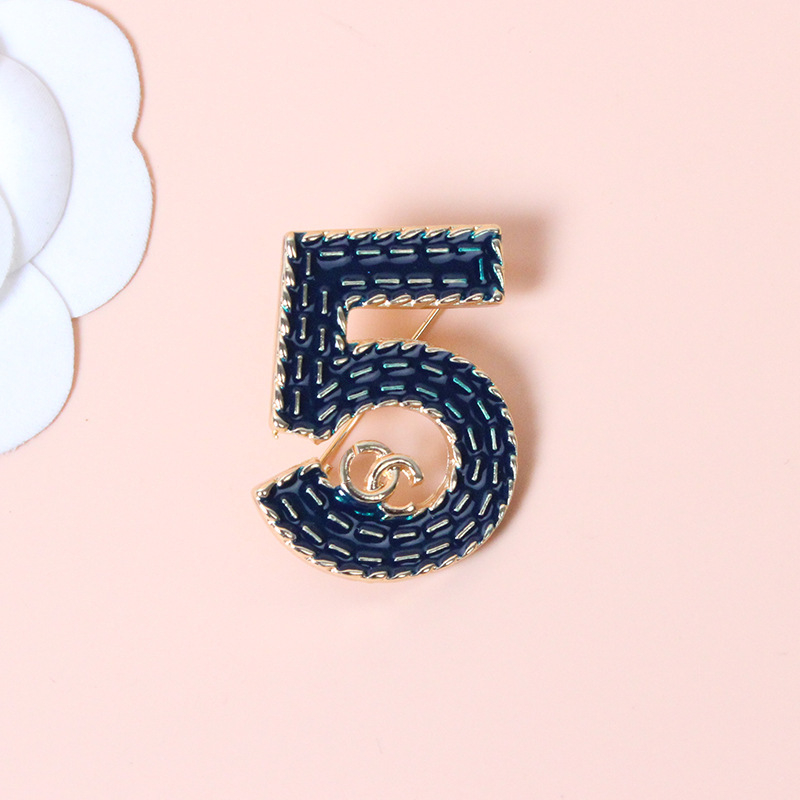 Broska – vintage stílus, uniszex, modell: mellkas virága, olajcseppes felület, ötvözet anyag, 2024 tavaszi megjelenés