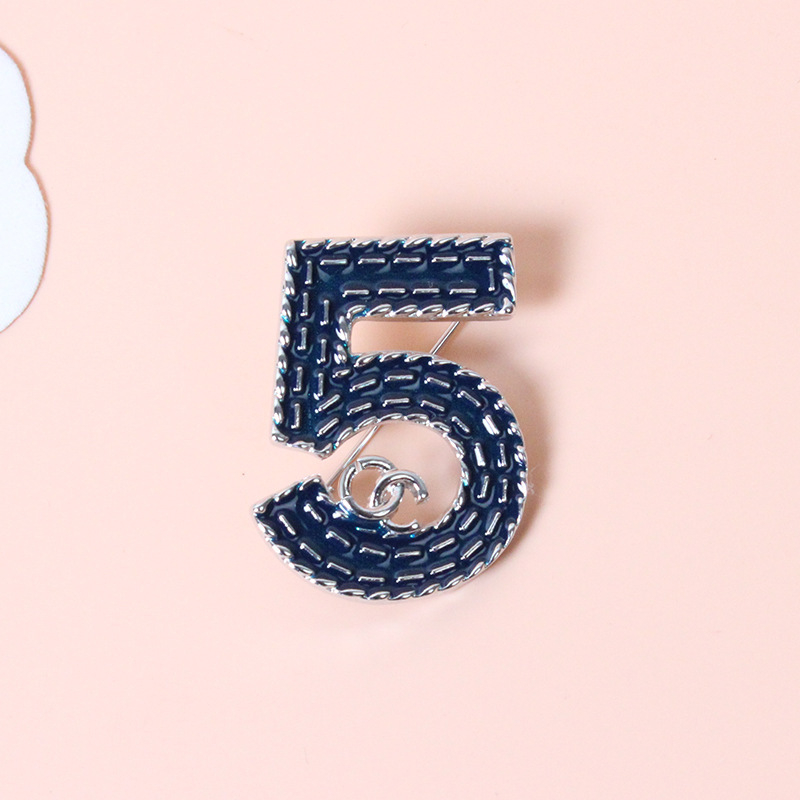 Broska – vintage stílus, uniszex, modell: mellkas virága, olajcseppes felület, ötvözet anyag, 2024 tavaszi megjelenés