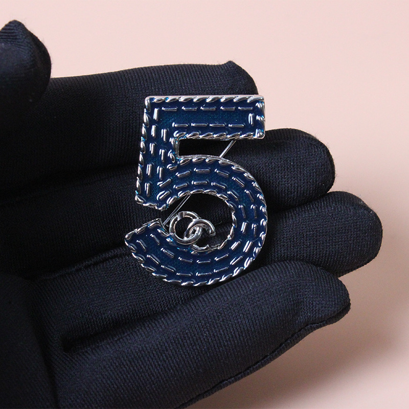 Broska – vintage stílus, uniszex, modell: mellkas virága, olajcseppes felület, ötvözet anyag, 2024 tavaszi megjelenés