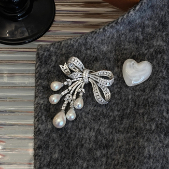 Broš s mašnicom i resama, miješani materijali, elektroplatiranje, porijeklo Yiwu