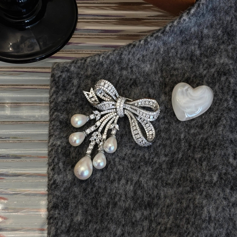 Broš s mašnicom i resama, miješani materijali, elektroplatiranje, porijeklo Yiwu