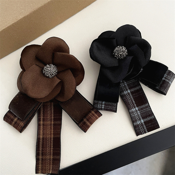 Broš od tekstila, cvjetni i mašni oblik, ručno izrađeno, francuski retro stil