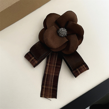 Broš od tekstila, cvjetni i mašni oblik, ručno izrađeno, francuski retro stil