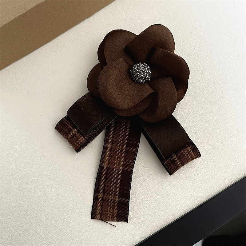 Textil brooch virágos és masnis formával, kézzel készült, francia retro stílus