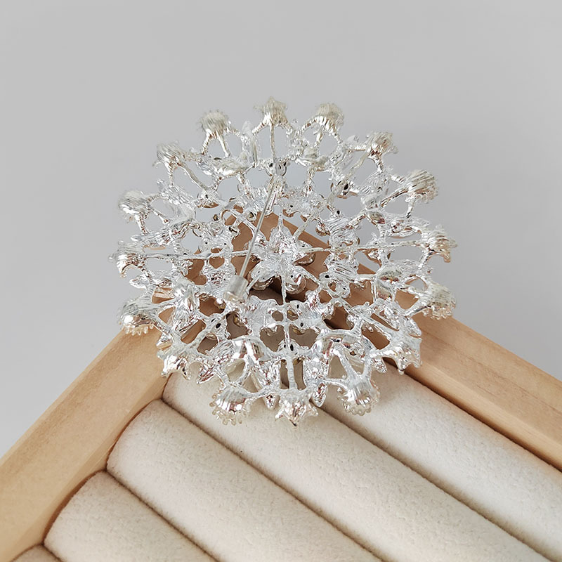 Broš s cvijetom od legure, dekorativni nakit s elektroplatiranom površinom