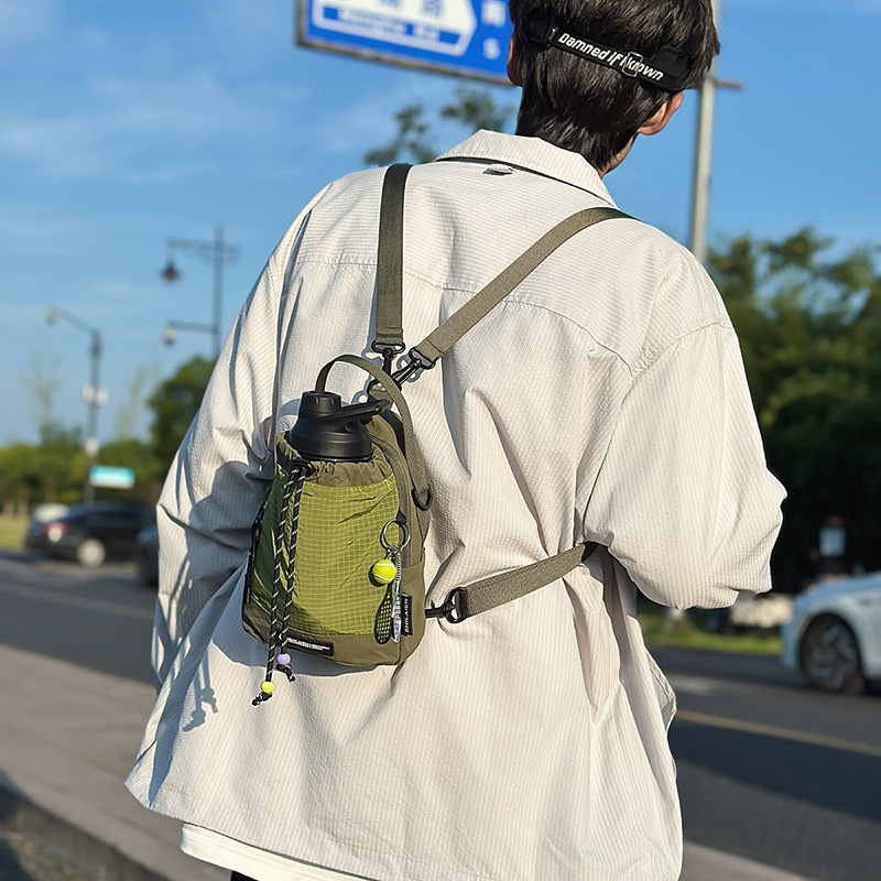 Moderna crossbody torba preko ramena, velika kapaciteta za bocu vode, prijenosna torba za svakodnevne aktivnosti na otvorenom