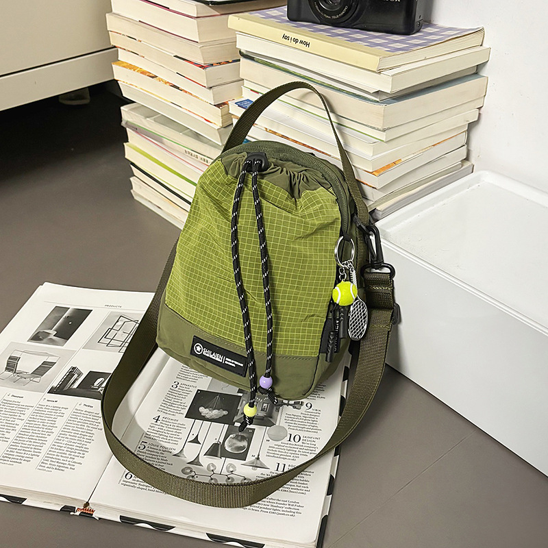 Moderna crossbody torba preko ramena, velika kapaciteta za bocu vode, prijenosna torba za svakodnevne aktivnosti na otvorenom