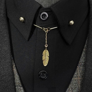 Reverhez való kitűző spirálos gallér dizájnnal, levél motívum és bojt részletekkel, fémből, személyre szabható