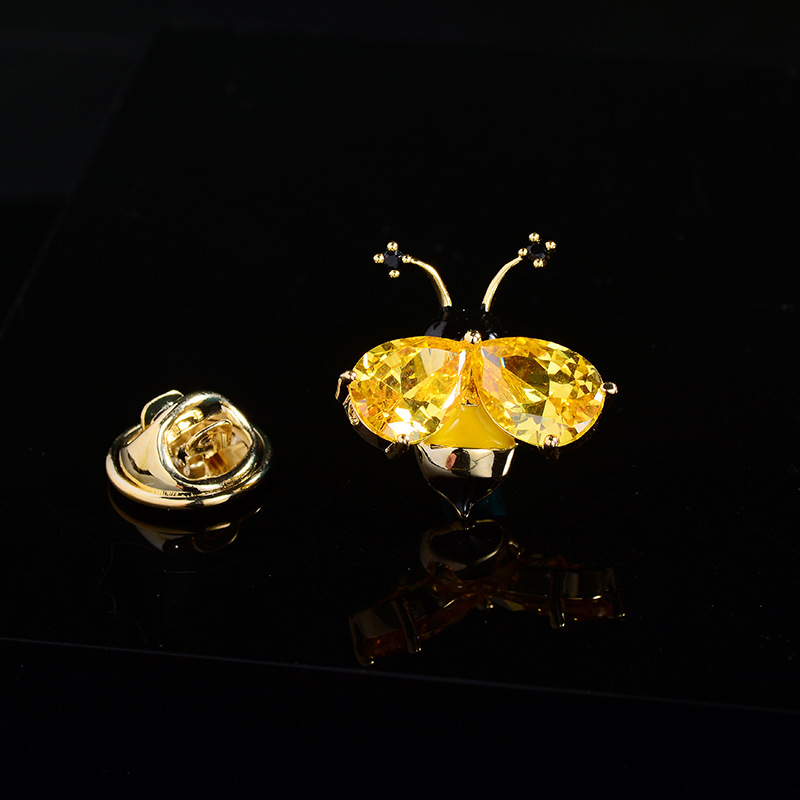 Kaela klips putukamotiiviga — mini mesilane, emal, sulatud kivide asem; vaskpõhi, Korea stiil naistele; elektroplaadimine; kohandamine saadaval