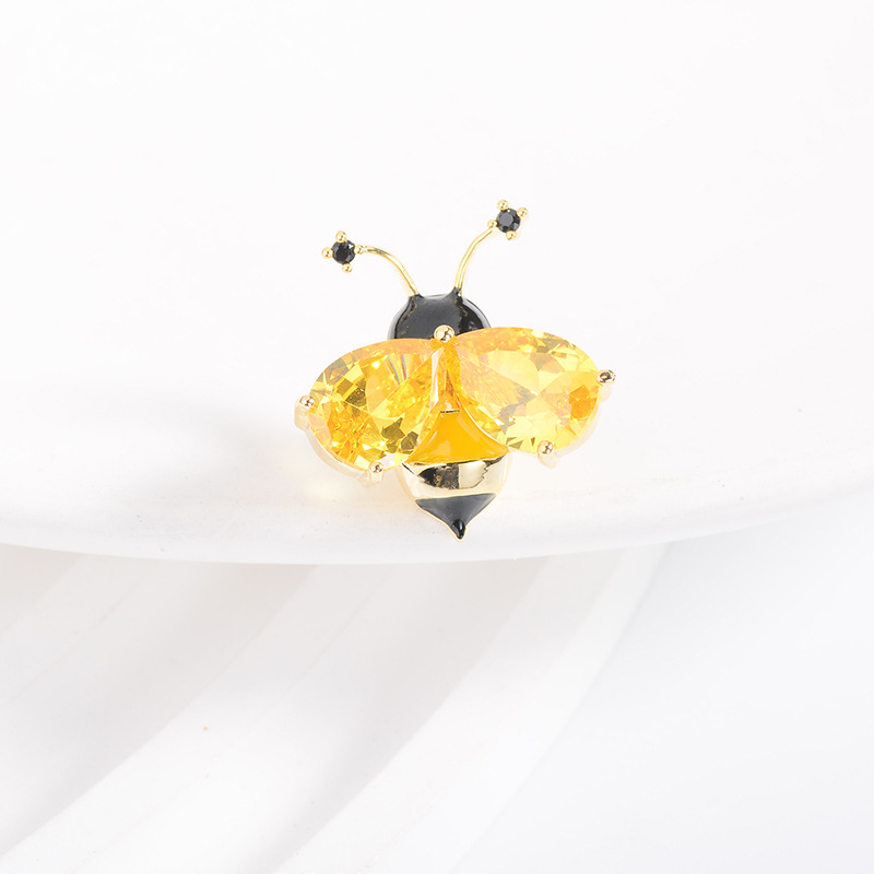 Kaela klips putukamotiiviga — mini mesilane, emal, sulatud kivide asem; vaskpõhi, Korea stiil naistele; elektroplaadimine; kohandamine saadaval