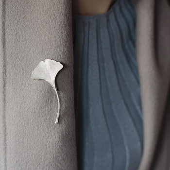 Broš s listom ginkgo, cvjetni oblik, bakreni materijal, kineski stil, elektroplatiranje